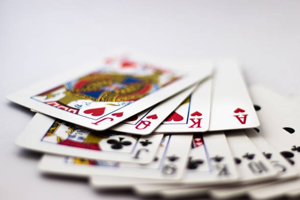 erek 83 mobile app interface showing live casino tables and football markets
